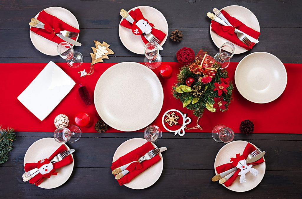 Des assiettes de Noël blanches, classique !