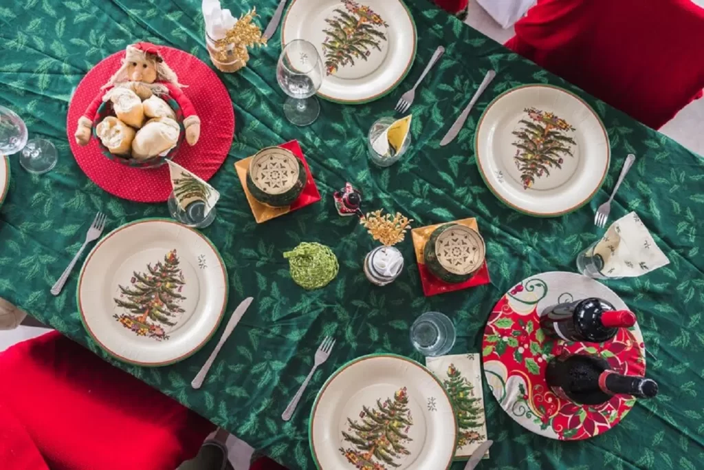 Table dressée pour le diner de Noël