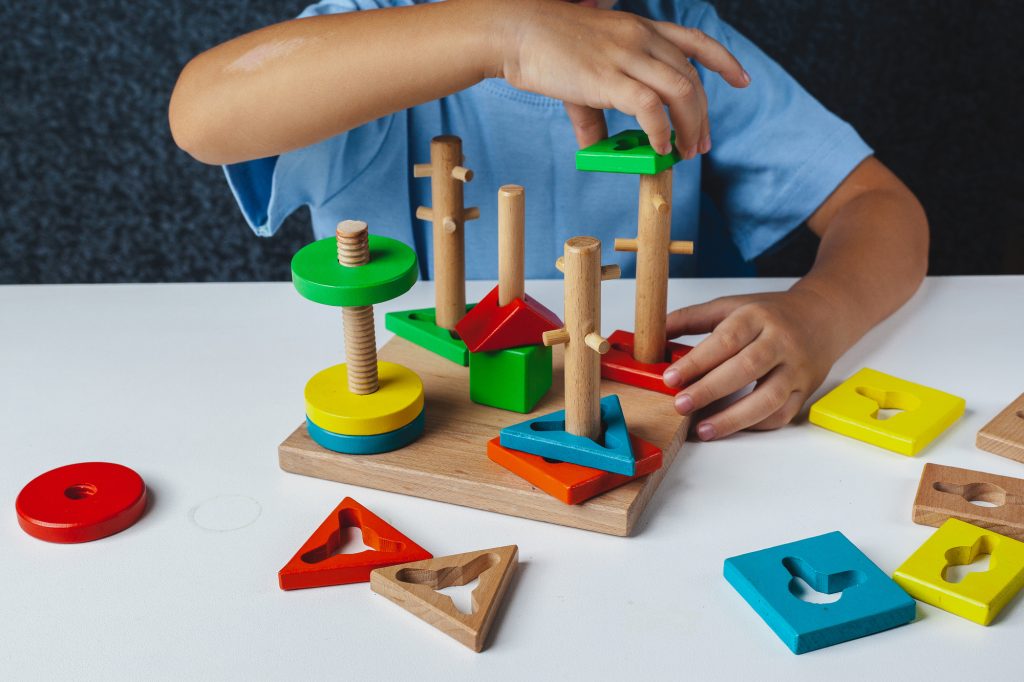 Découvrez comment choisir le jouet montessori idéal pour noël. Suivez notre guide et offrez un cadeau éducatif et amusant à votre enfant