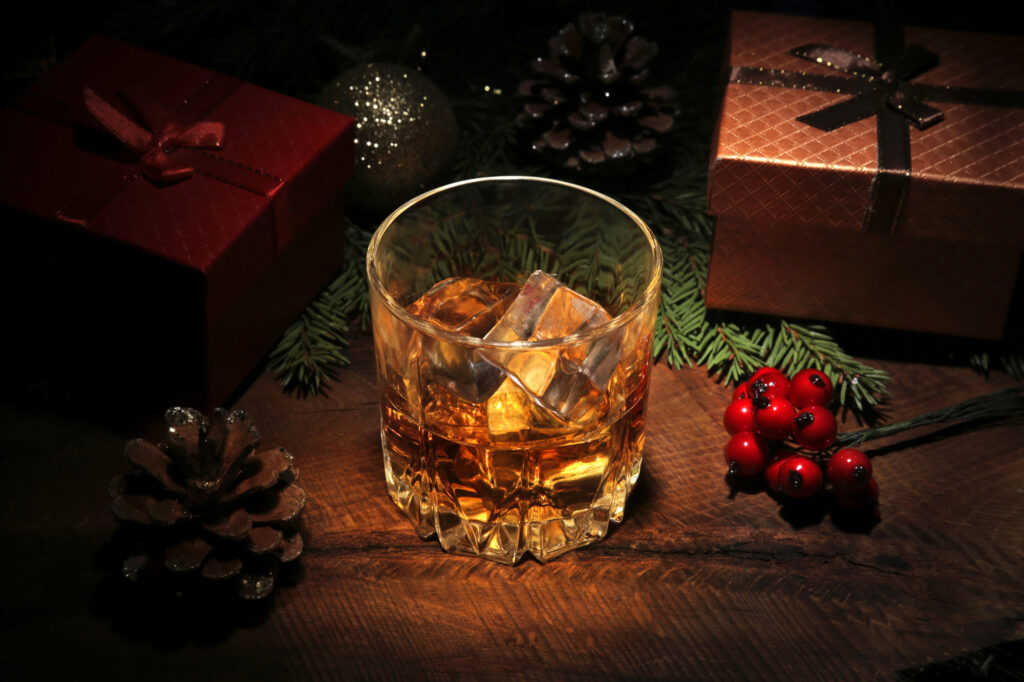 découvrez des coffrets de whisky pour noël, une idée cadeau raffinée pour amateurs de gastronomie et passionnés de spiritueux. trouvez l'inspiration ici