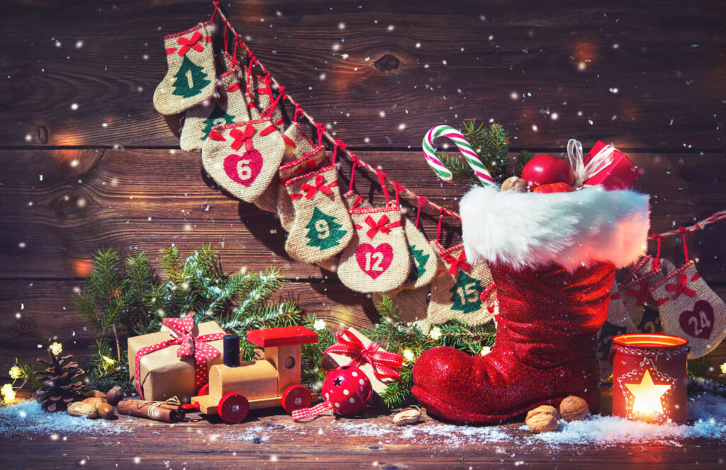 Découvrez notre sélection des meilleurs calendriers de l'Avent 2025 : chocolat, beauté, jouets... Trouvez le parfait pour une attente de Noël magique et pleine de surprises !