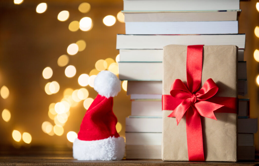Découvrez notre sélection de livres à offrir pour Noël 2025 : des albums jeunesse aux romans captivants. Des idées cadeaux littéraires pour petits et grands, testées et approuvées !