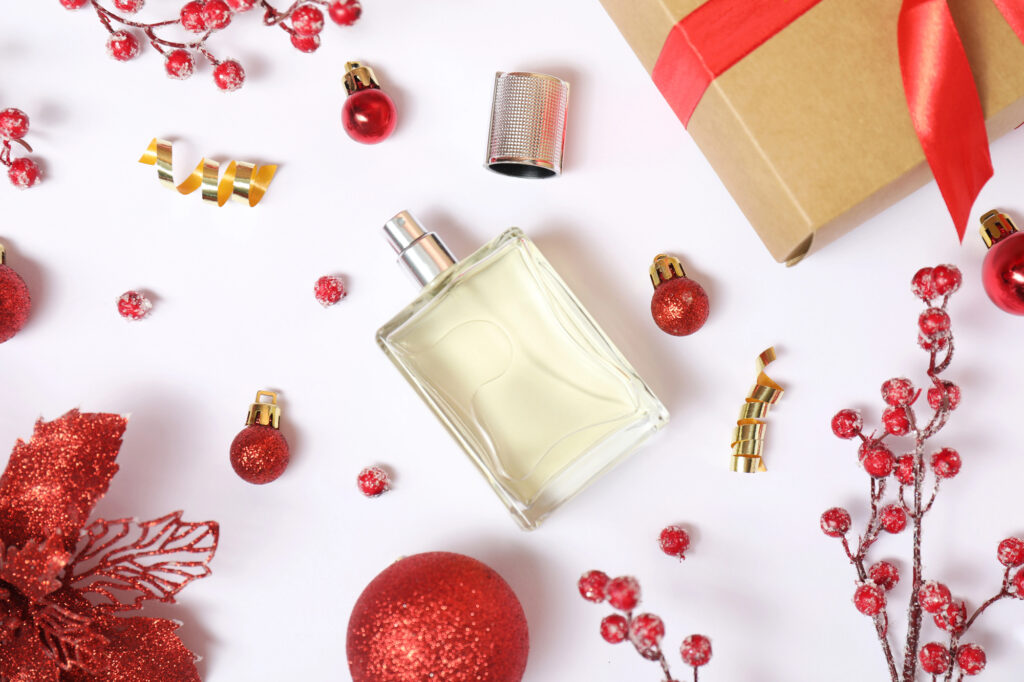 Découvrez nos idées cadeaux parfum pour Noël, alliant luxe et créativité. Surprenez vos proches avec des parfums raffinés et des coffrets exclusifs.
